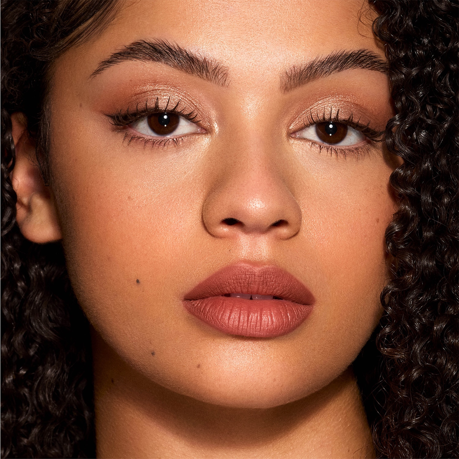 CLOUD KISS MATTE LIP MOUSSE BY ICONIC LONDON ( MOUSSE LABIAL)